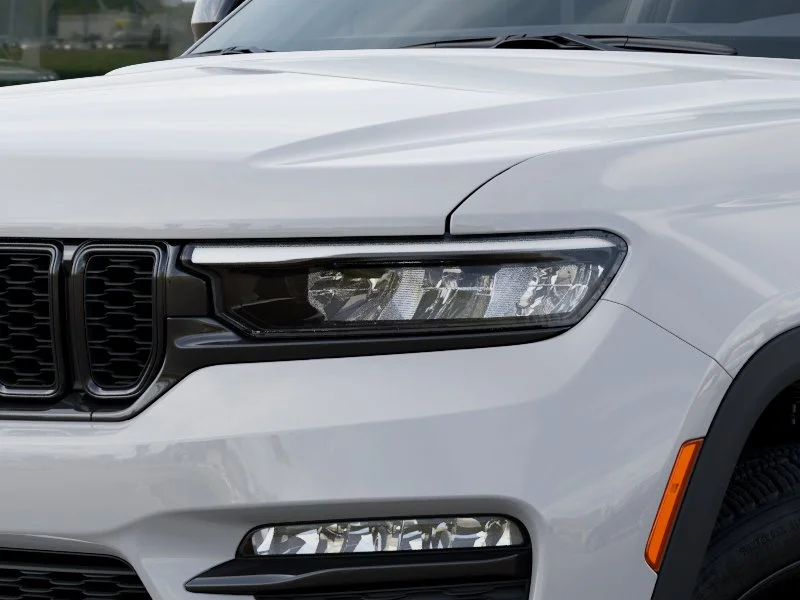 New 2025 Bright White Clear-Coat Exterior Paint Jeep Limited image 27