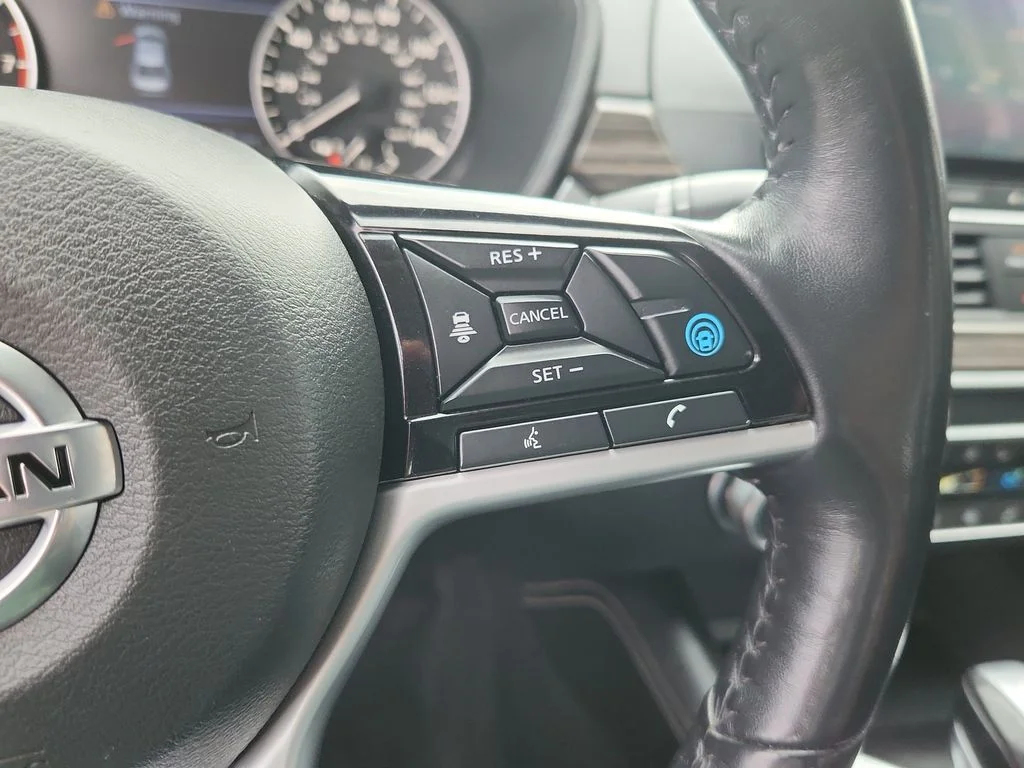 Used 2019 Gray Nissan 2.5 Platinum image 17