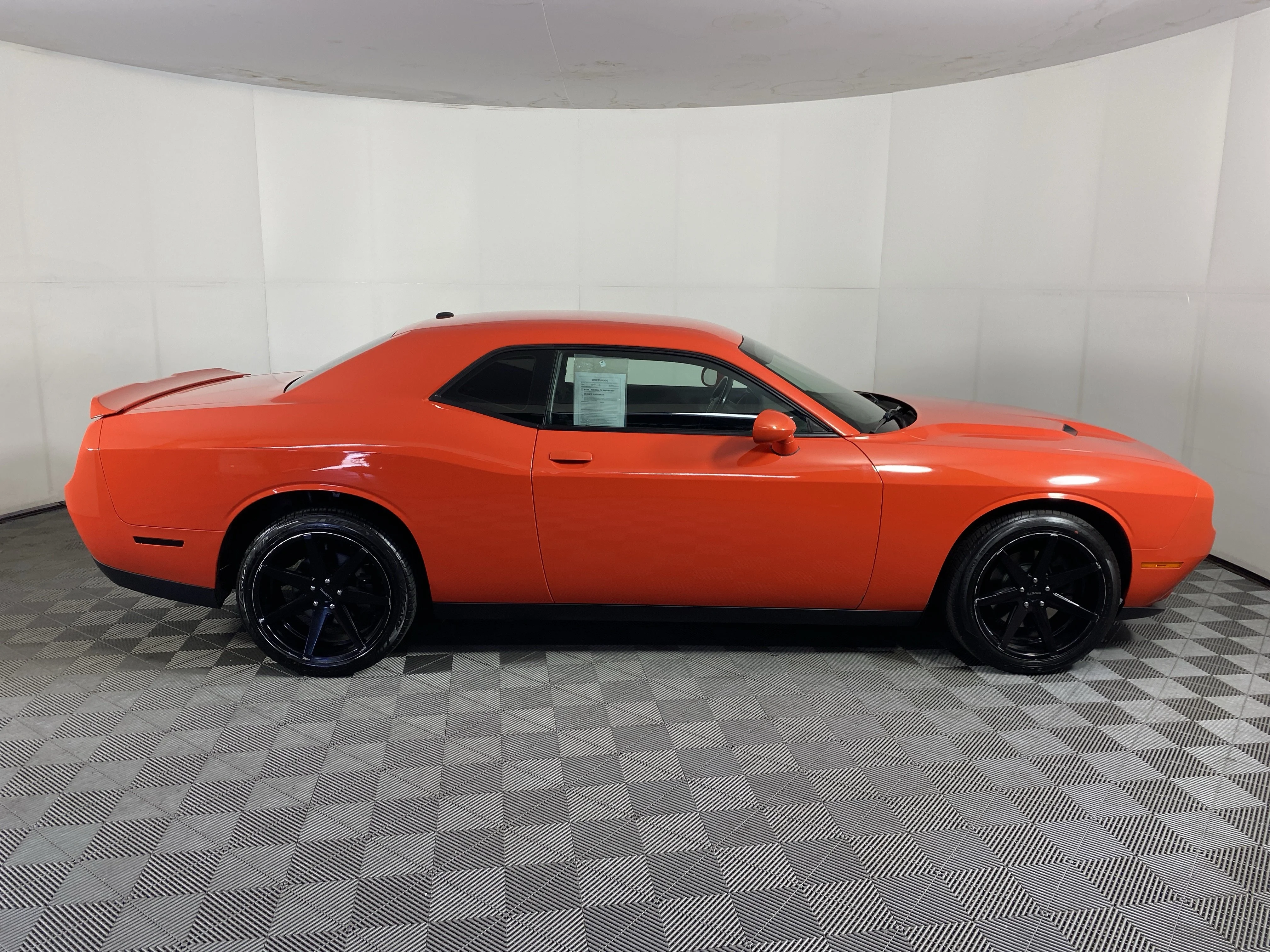 Used 2019 Go Mango Dodge SXT image 4