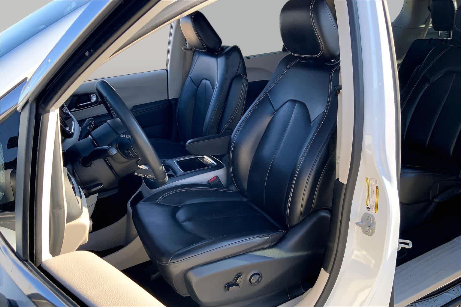 Used 2023 Bright White Clearcoat Chrysler Touring L image 8