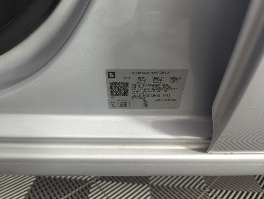 Used 2019 Silver Chevrolet RST image 36