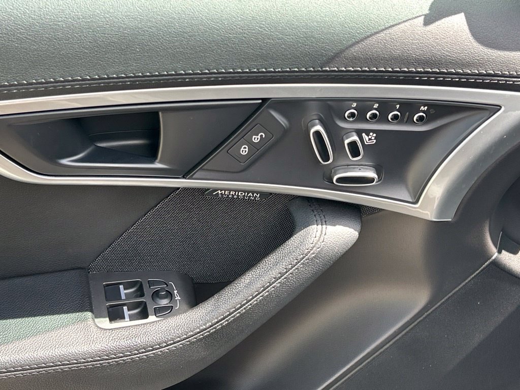 Used 2018 White Jaguar Base image 12