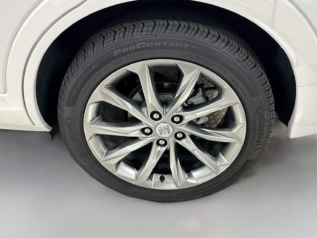 Used 2025 White Frost Buick Avenir image 32