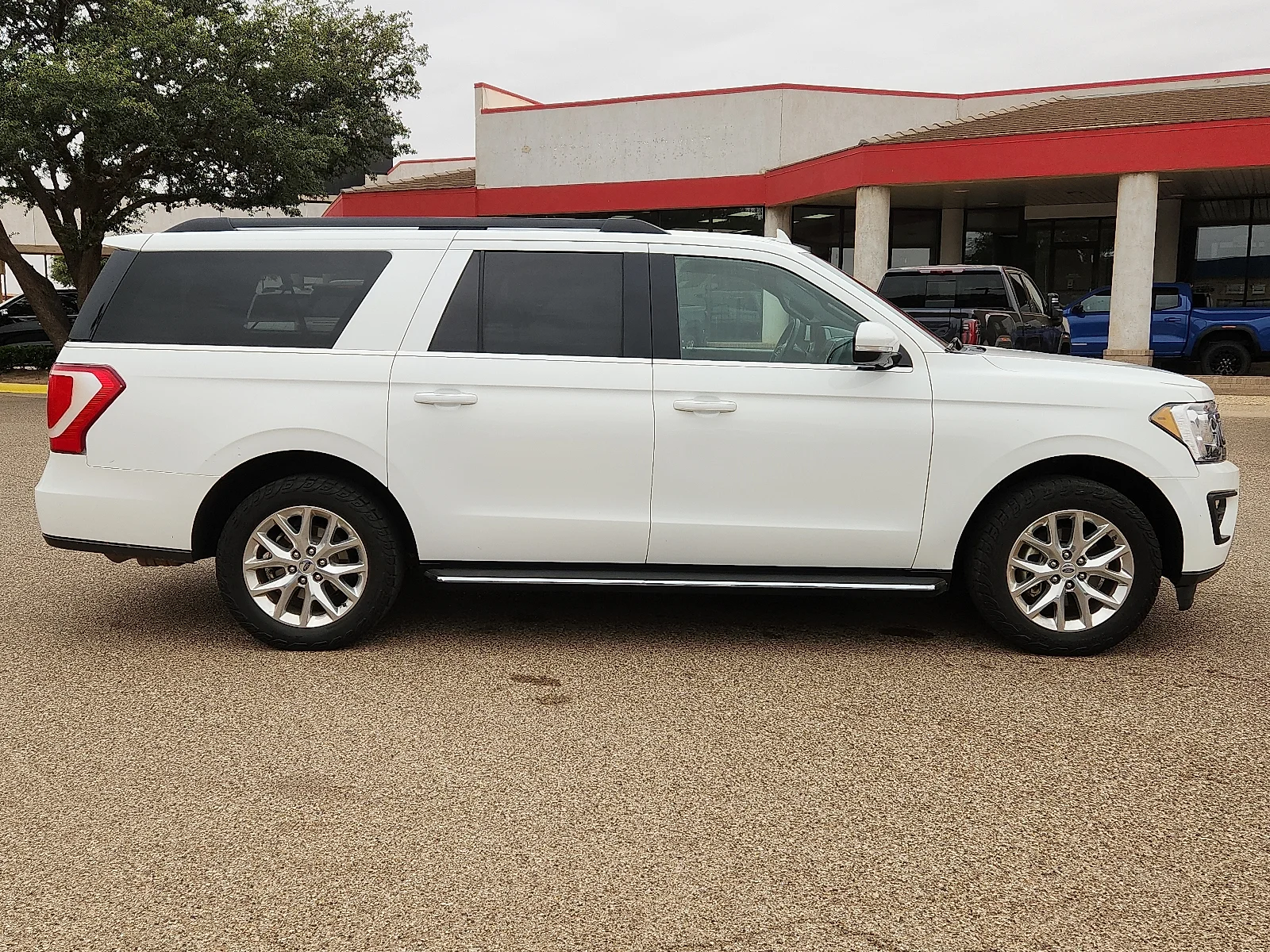 2020 Ford Expedition XLT - Photo 5