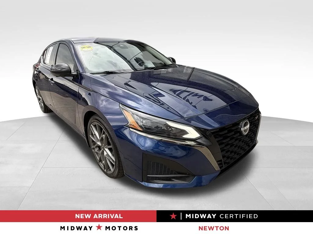 Used 2023 Blue Nissan 2.0 SR image 1
