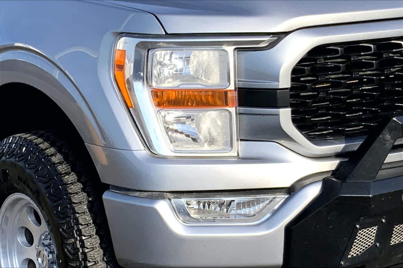 Used 2022 Iconic Silver Metallic Ford XL image 24