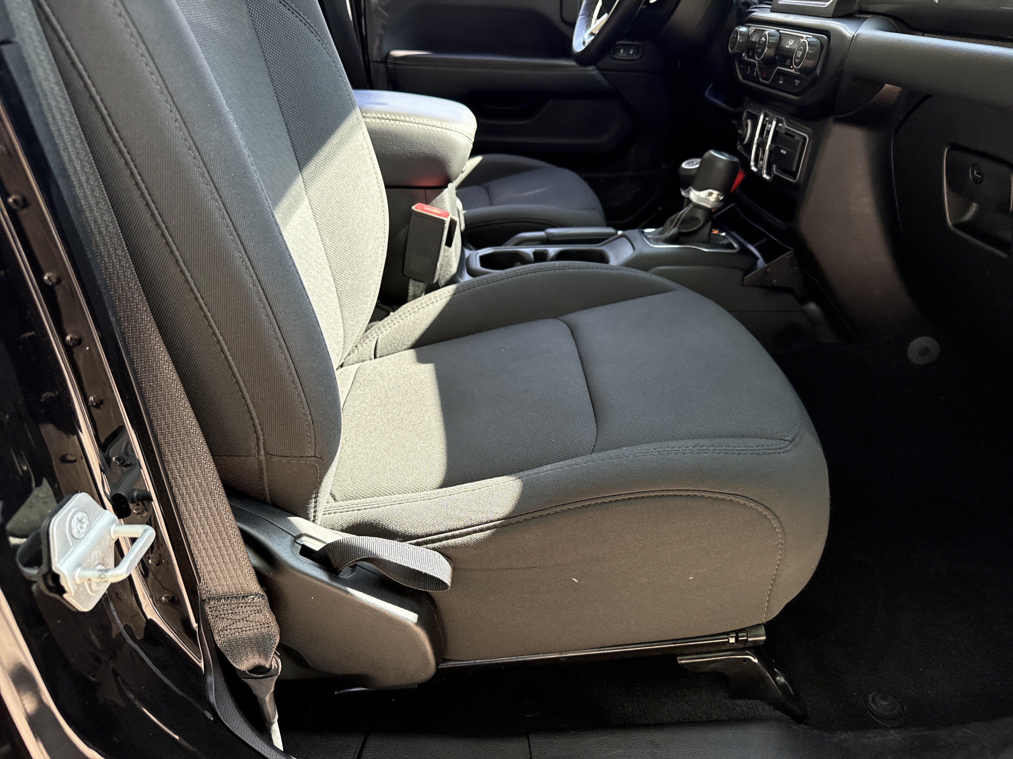 Used 2021 Black Clearcoat Jeep Overland image 15