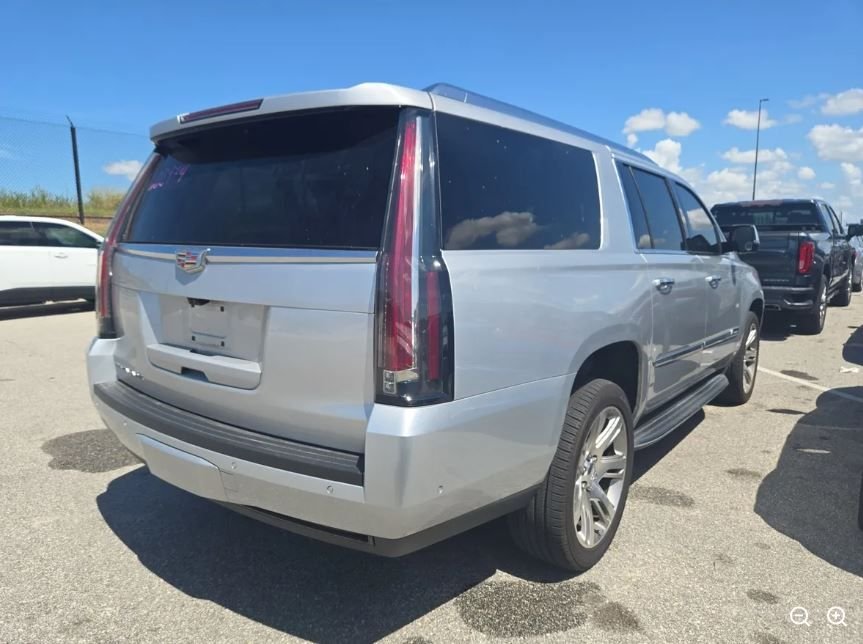 Used 2019 Silver Cadillac Luxury image 3