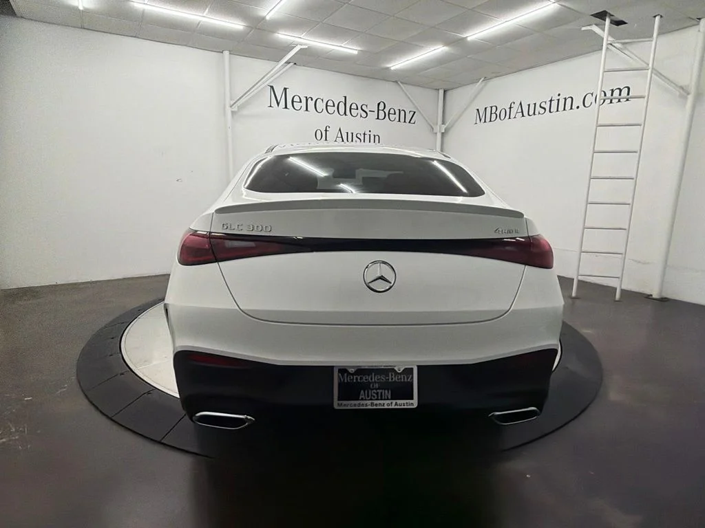 New 2027 White Mercedes-Benz GLC 300 image 6