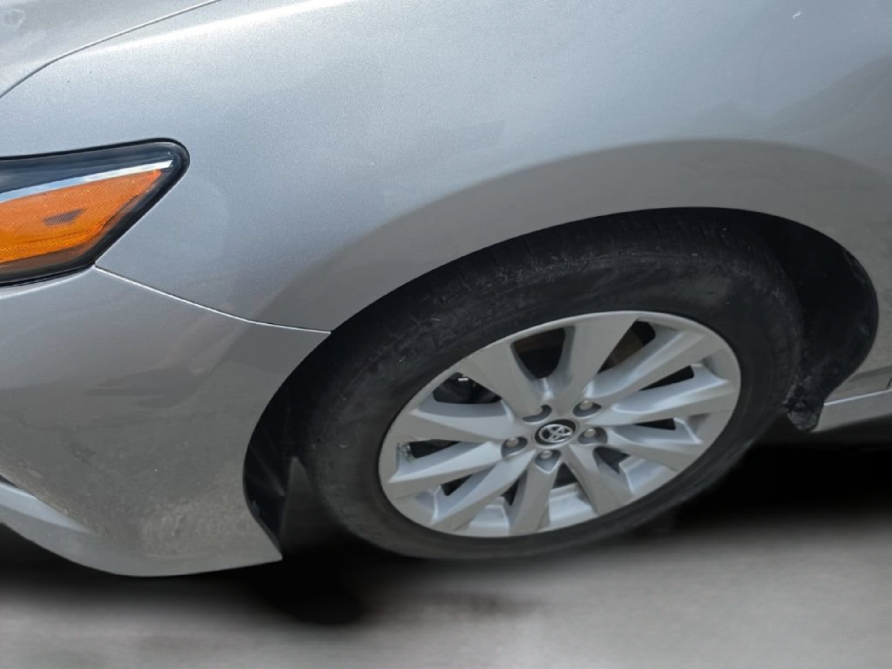 Used 2019 Silver Toyota LE image 28