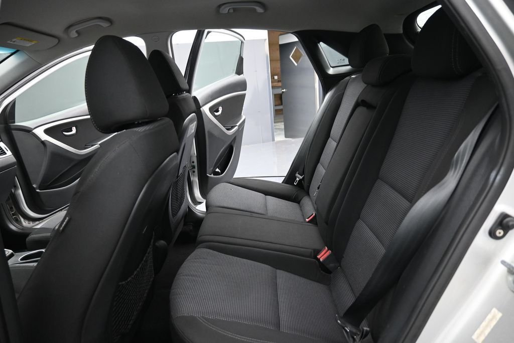 Used 2013 Shimmering Silver Metallic Hyundai Base image 26
