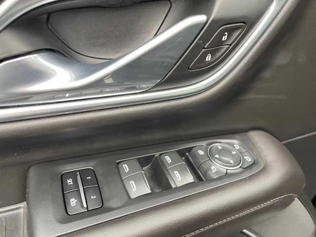 Used 2021  Chevrolet High Country image 46