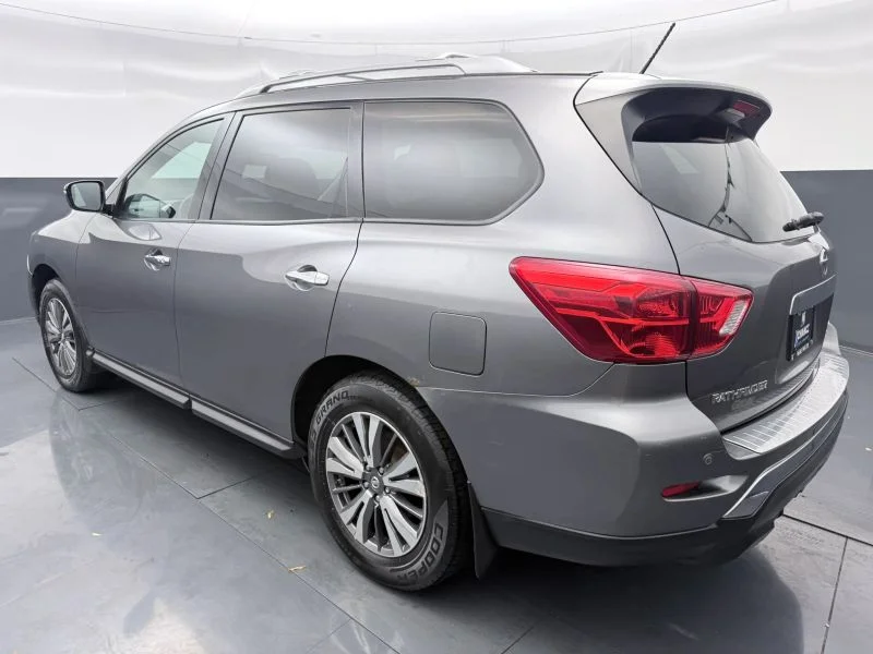 Used 2017 Gray Nissan SV Sport Utility 4D image 5