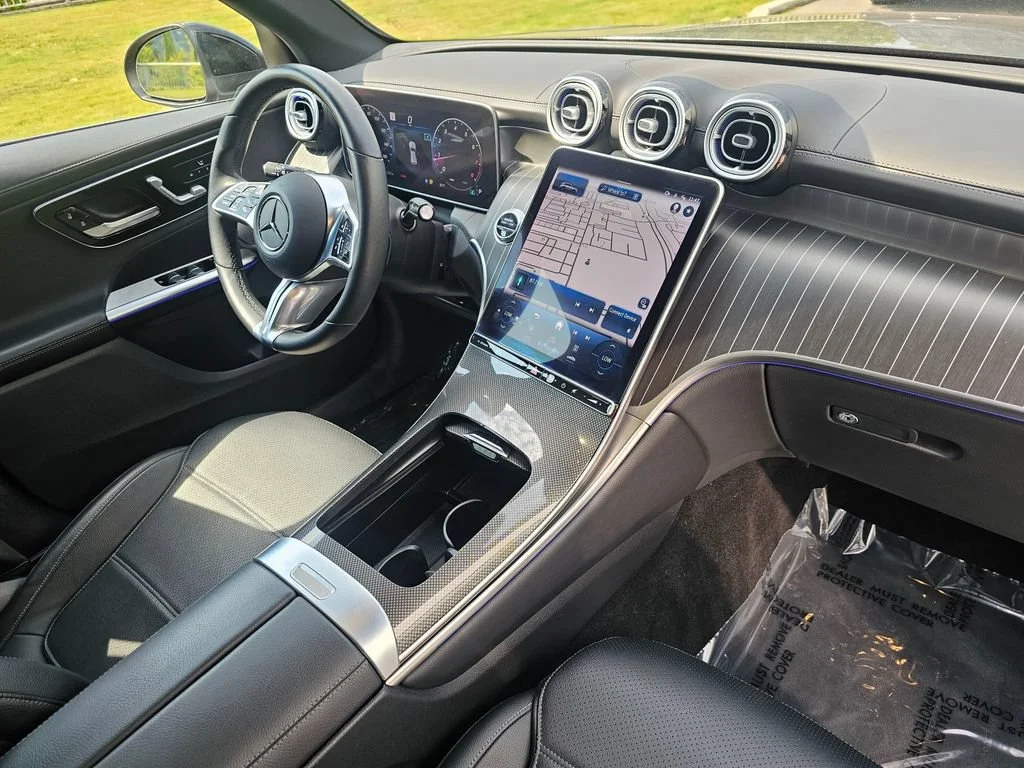 Used 2023  Mercedes-Benz GLC 300 image 10