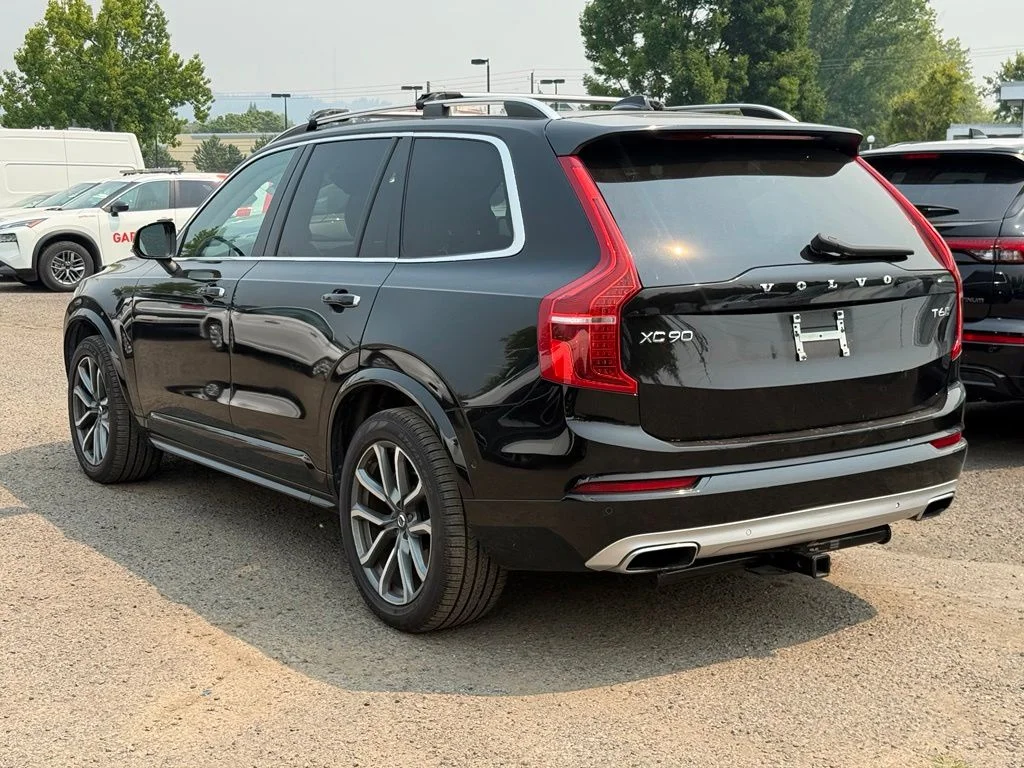 Used 2019 Black Volvo T6 Momentum image 3