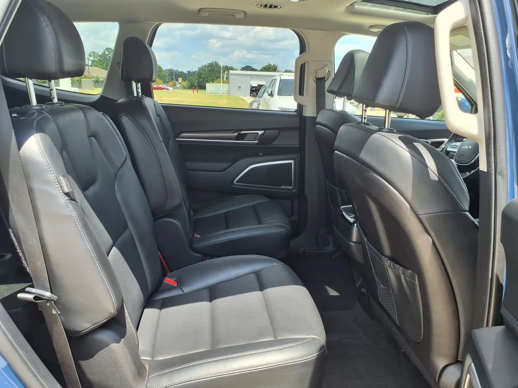 Used 2025 Black Kia S image 23