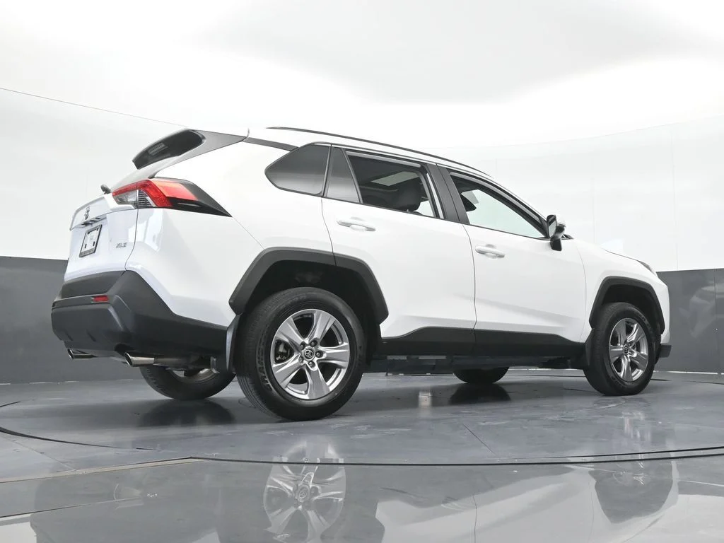 Used 2025 Ice Toyota XLE image 54
