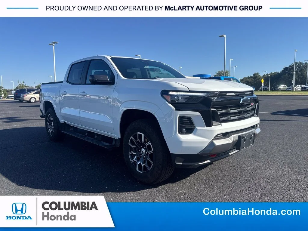 Used 2025 White Chevrolet Z71 image 1
