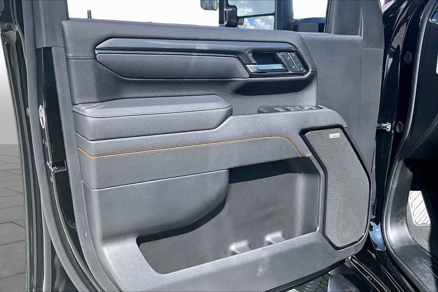 Used 2025 Onyx Black GMC AT4 image 24