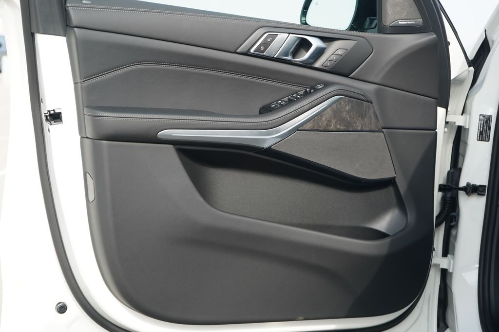 New 2026 Alpine White BMW xDrive40i image 8