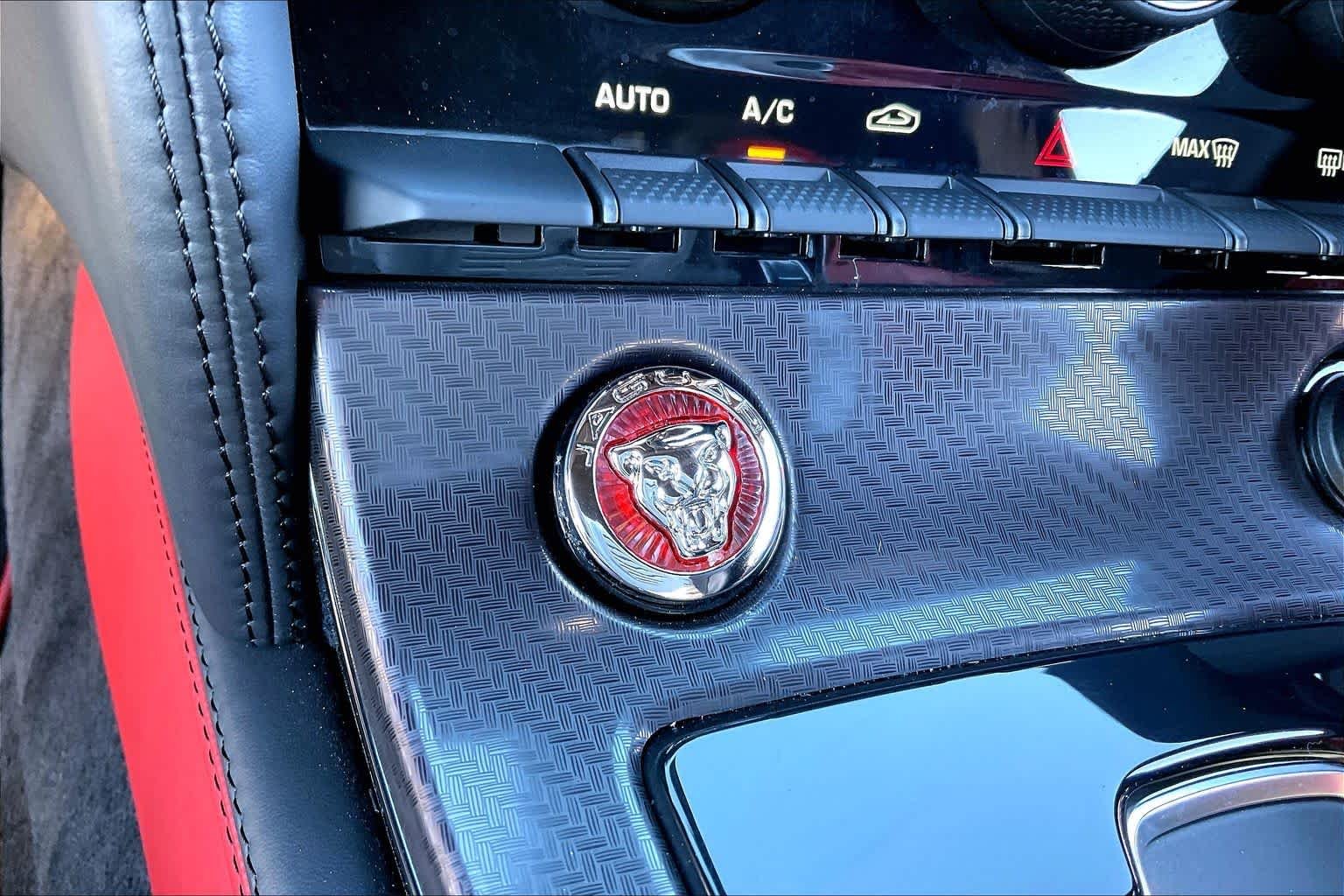 Used 2016  Jaguar R image 27