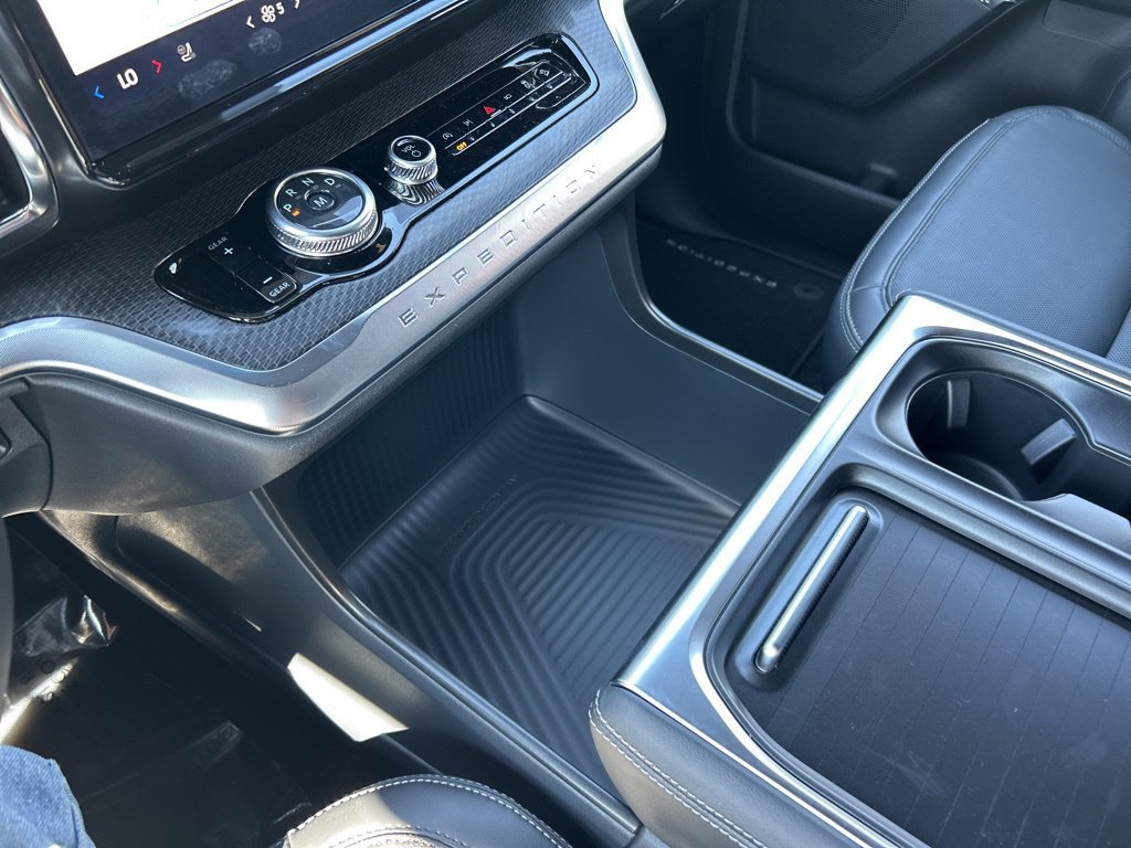 New 2026 Oxford White Ford Platinum image 29