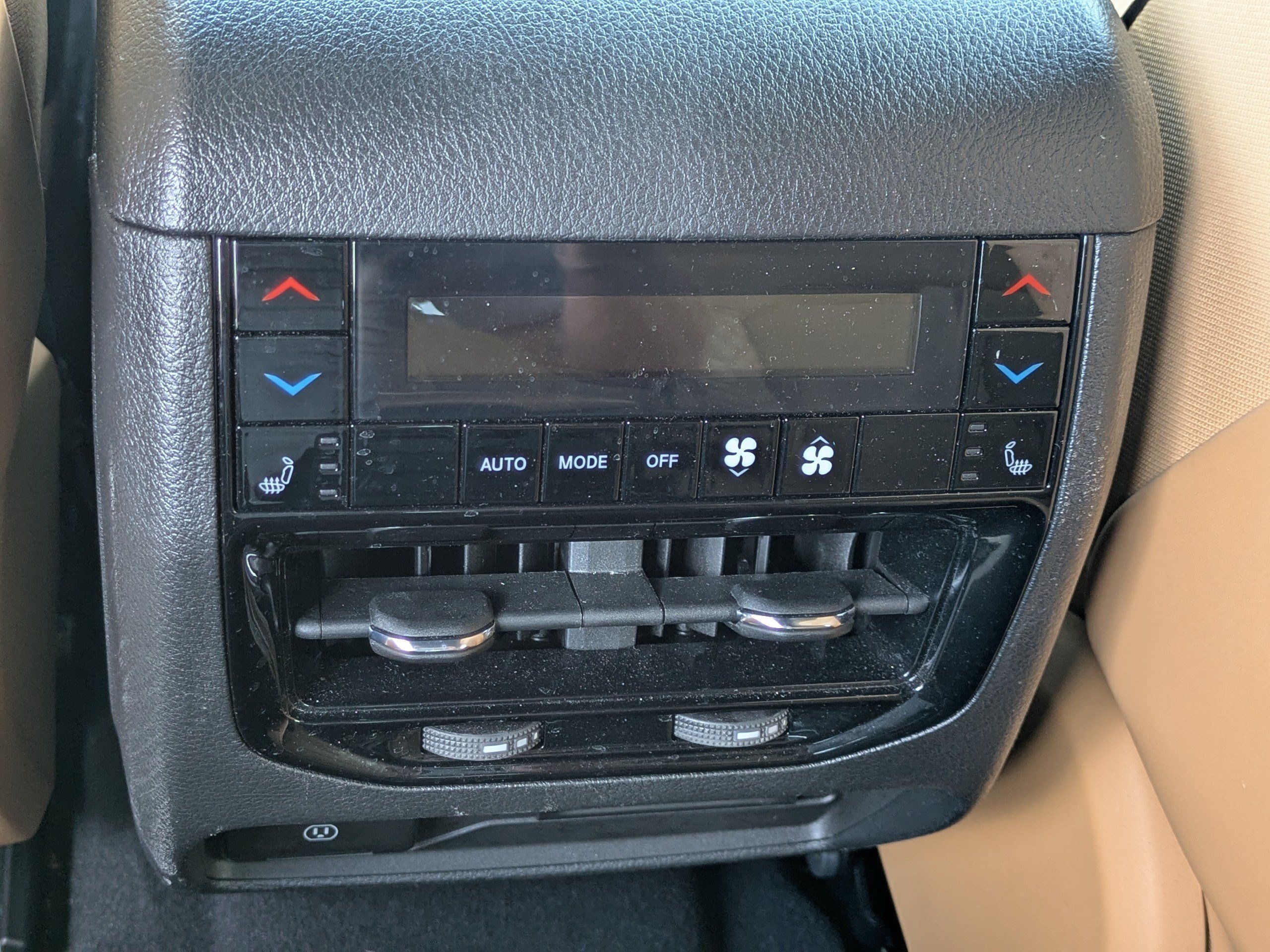Used 2024 Diamond Black Crystal Pearlcoat Jeep Summit image 12