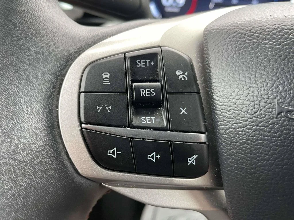 Used 2025 Black Metallic Ford Active image 27