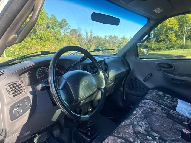 Used 2001 White Ford XL image 14