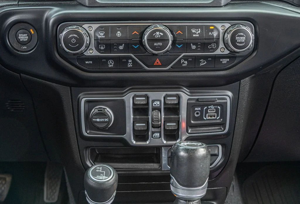 Used 2020 Black Jeep Unlimited Sahara Altitude image 19