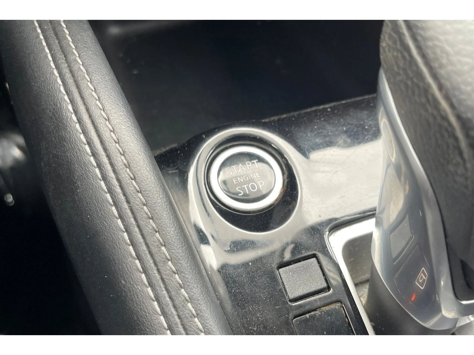 Used 2019 Aspen White Tricoat Nissan SV image 30