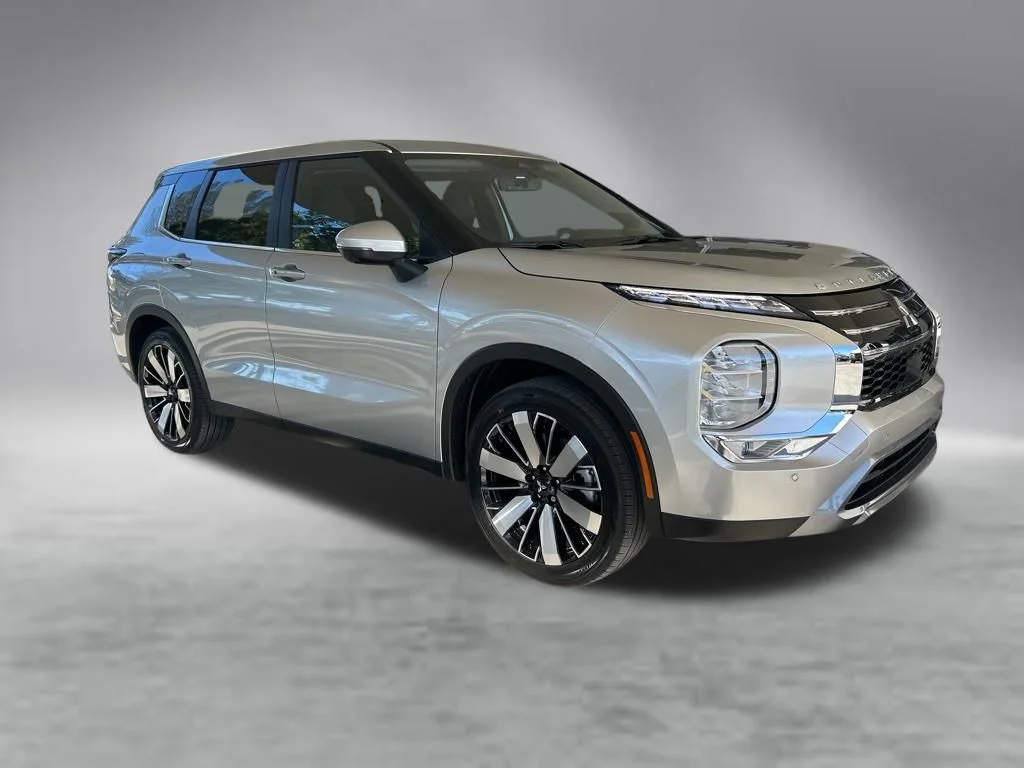 New 2026 Silver Mitsubishi SE 1.5T 2WD image 2