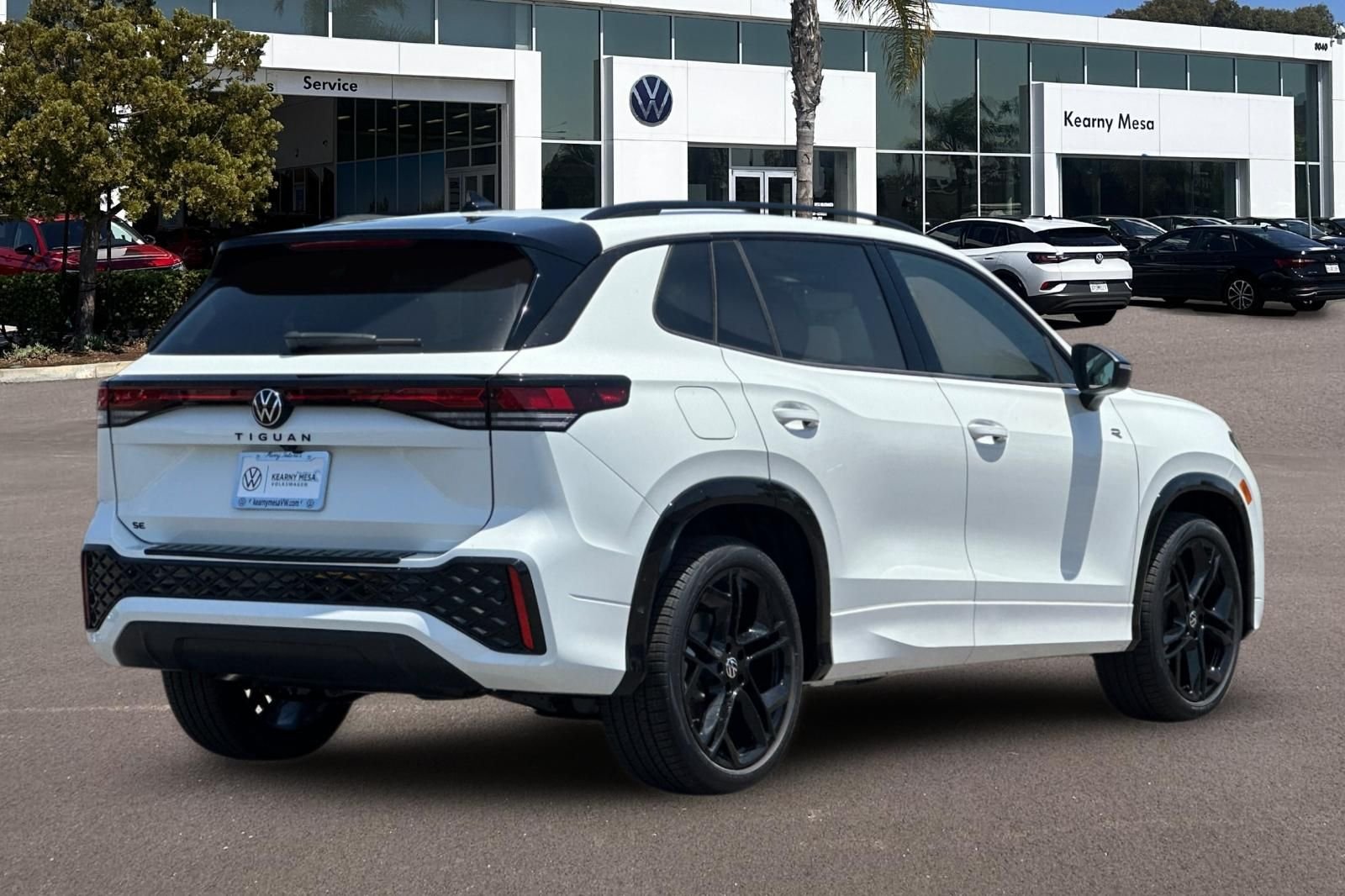 New 2026  Volkswagen 2.0T SE R-Line Black image 4