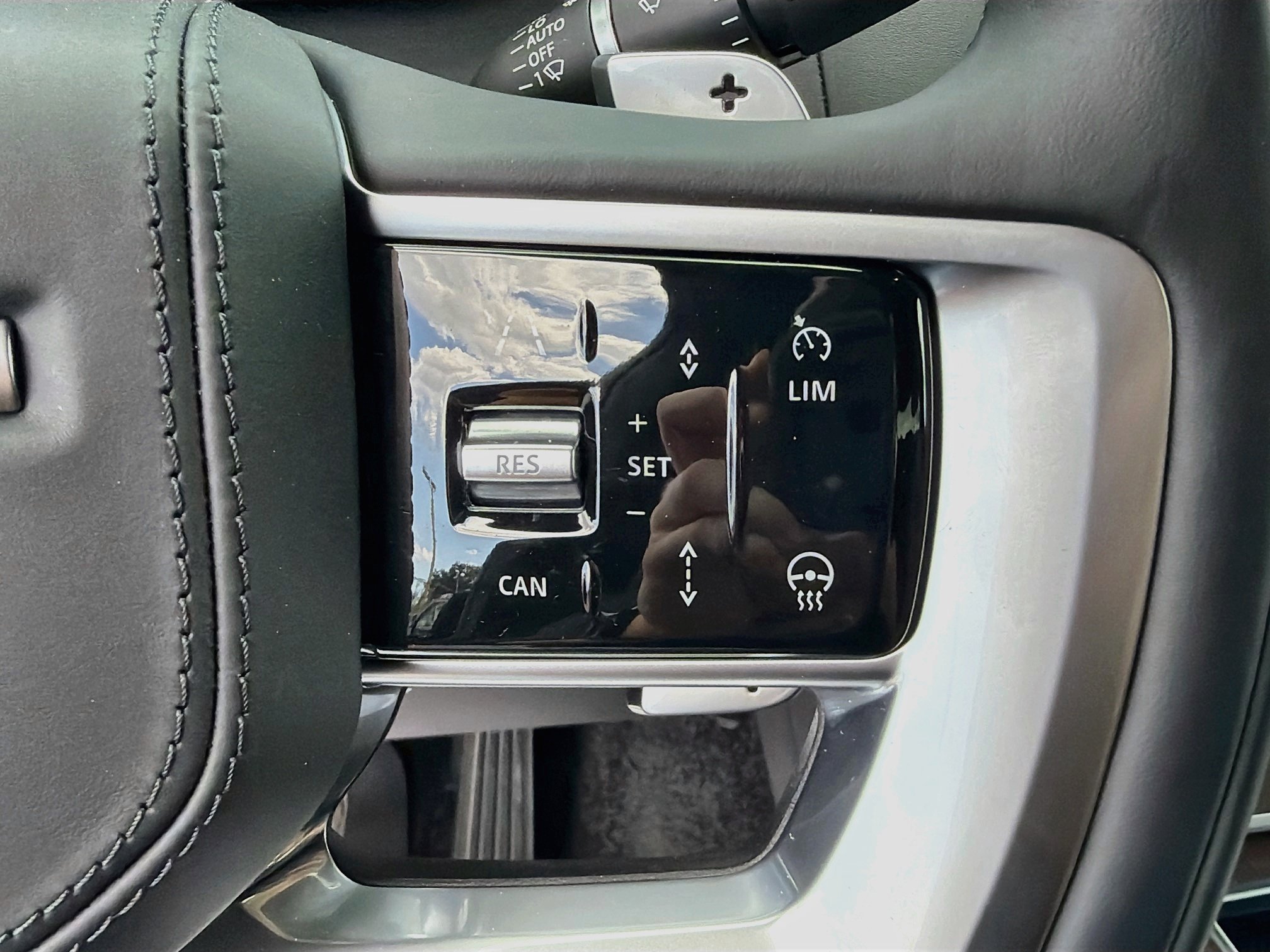 New 2026 Santorini Black Land Rover SE image 39
