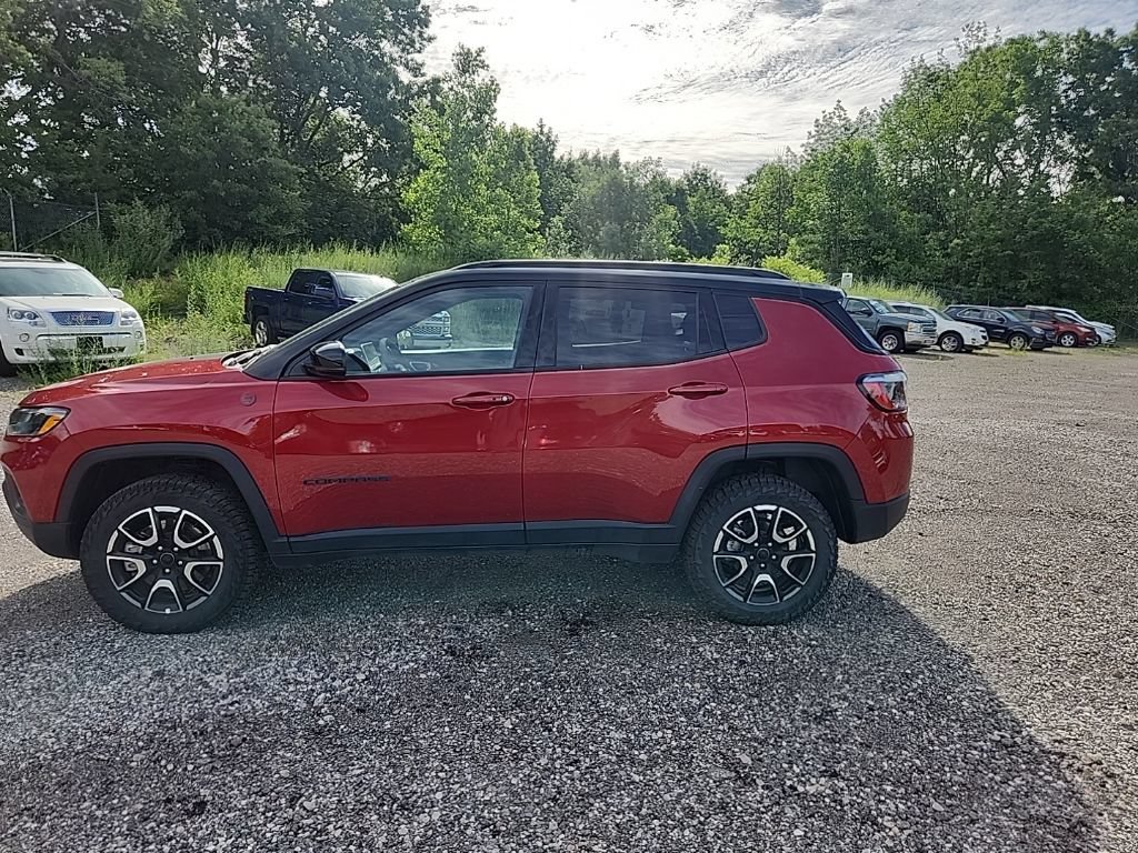 Used 2025 Red Hot Pearlcoat Jeep Trailhawk image 4