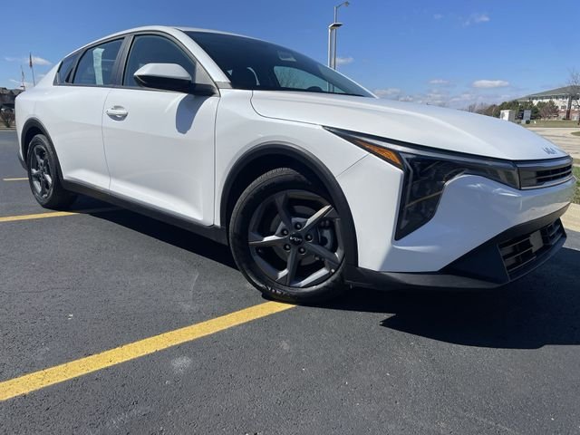 2025 Kia K4 LXS - Photo 10