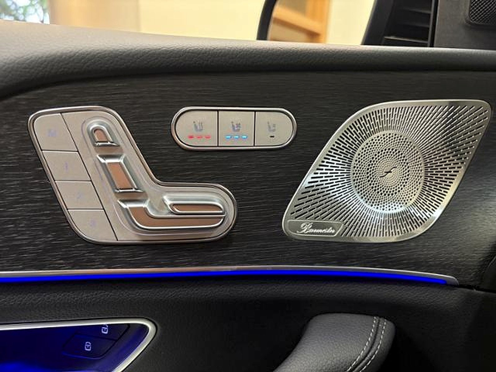 New 2026 MANUFAKTUR Silicon Grey Mercedes-Benz 4MATIC® image 33