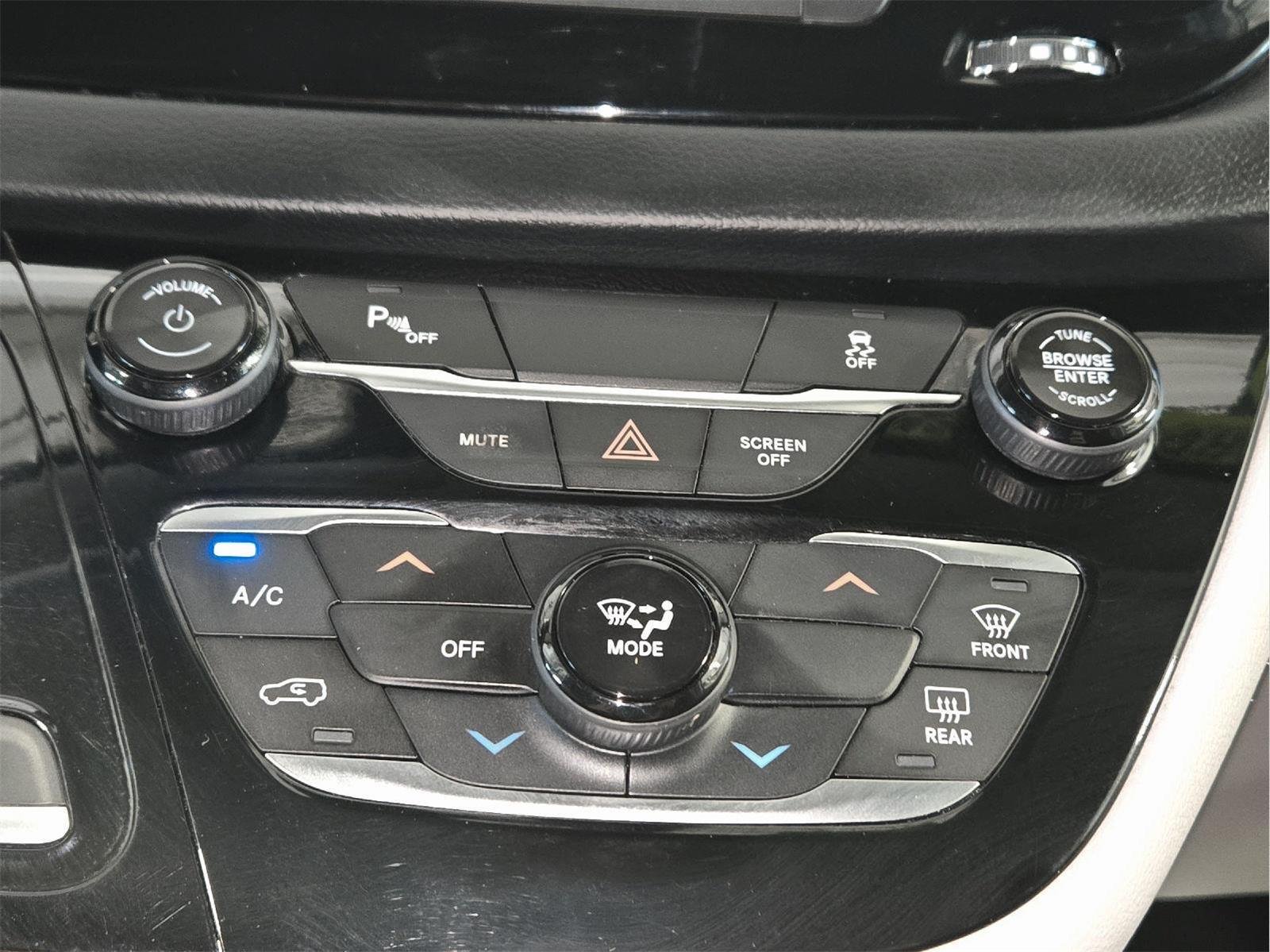 Used 2019 GRAY CHRYSLER L image 21
