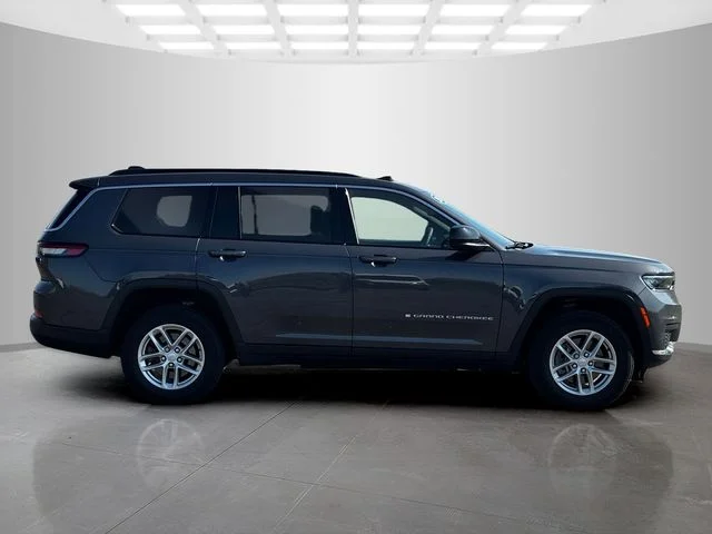 Used 2024 Gray Jeep Laredo image 8