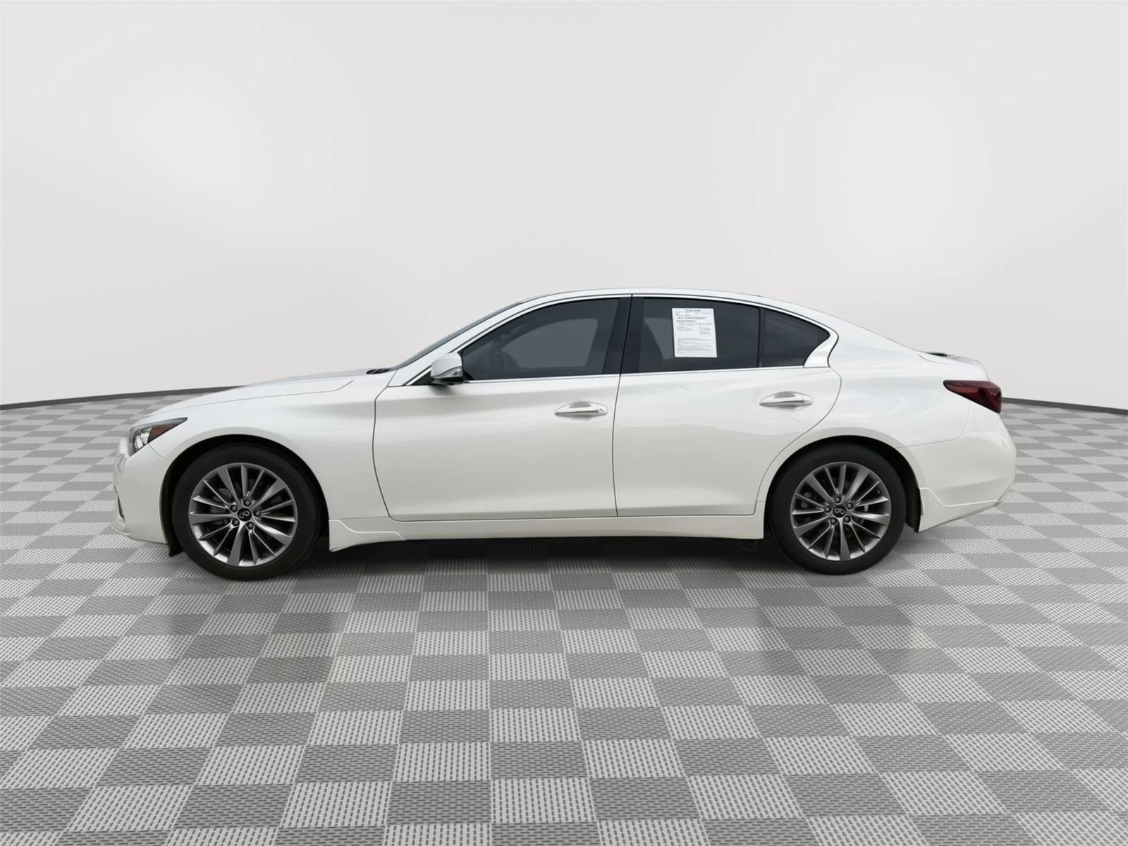 Used 2022 Majestic White INFINITI LUXE image 4