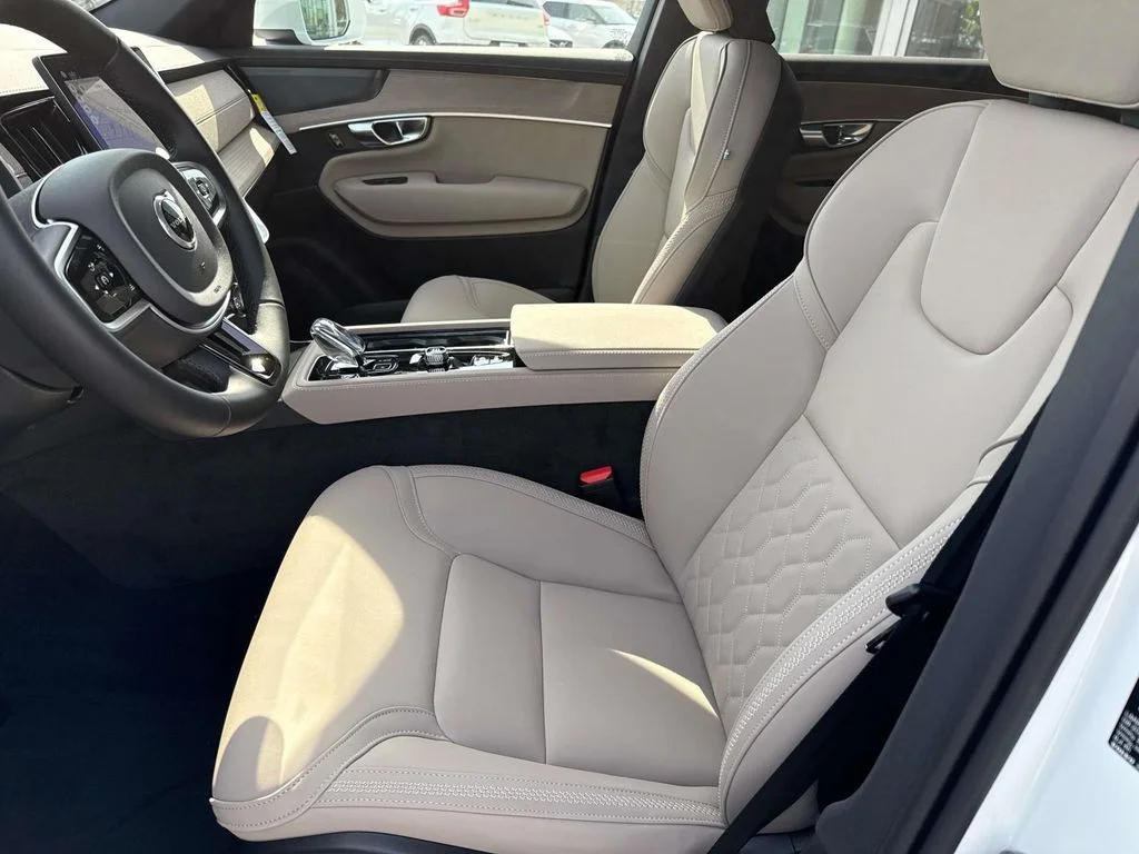 New 2026 White Volvo B6 Plus 7-Seater image 22