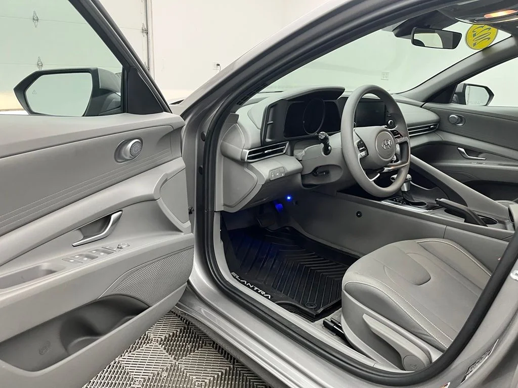 Used 2023 Silver Hyundai SEL image 16
