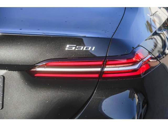 Used 2026 Black Sapphire Metallic BMW 530i image 7