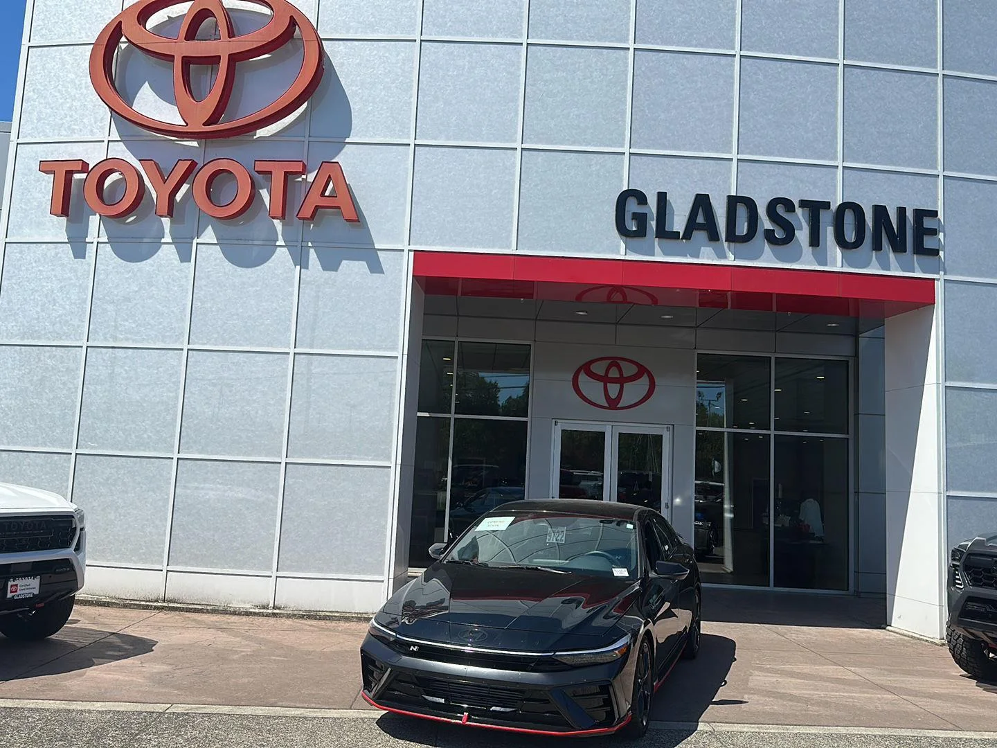 Used 2025 Abyss Black Hyundai BASE image 1