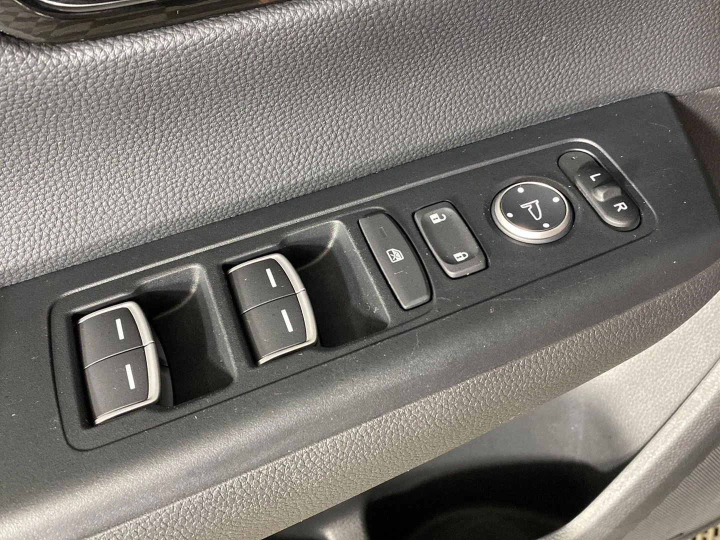 Used 2024 Meteorite Gray Metallic Honda EX-L image 25