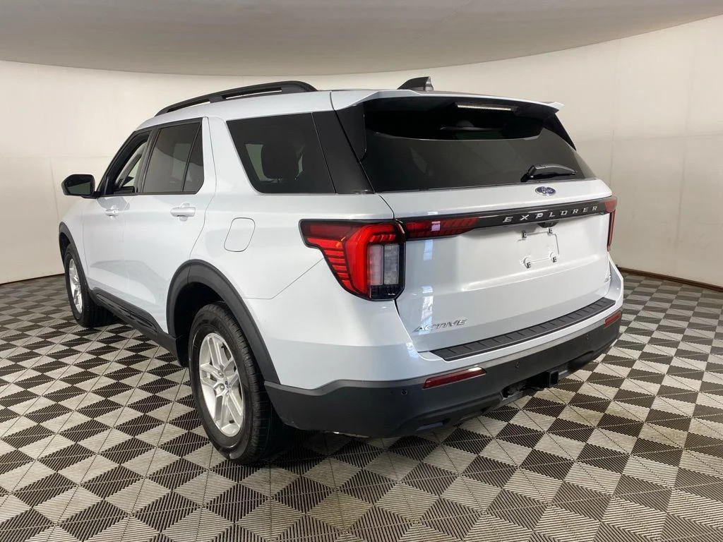 Used 2026 Star White Ford Active image 7