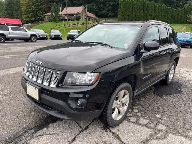 Used 2016 Black Jeep Latitude image 9