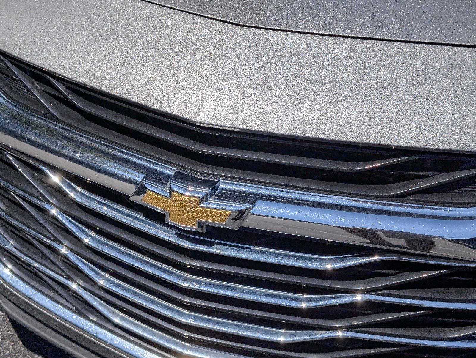 Used 2025 Sterling Gray Metallic Chevrolet LT image 3