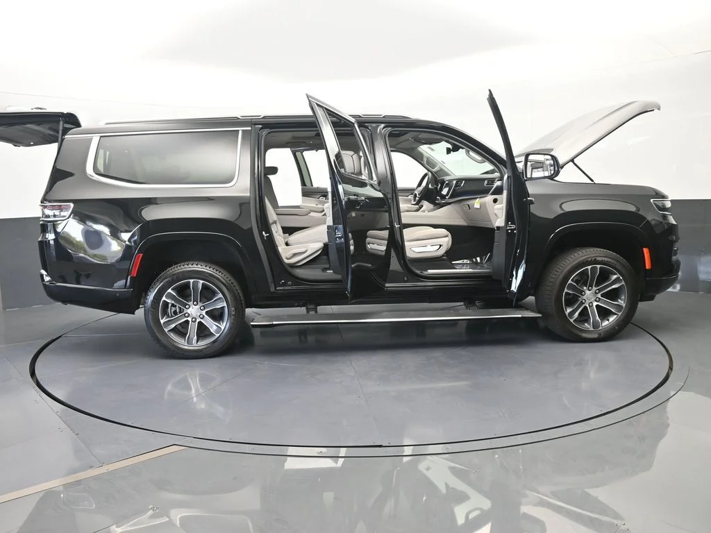 Used 2024 Diamond Black Crystal Pearlcoat Jeep Base image 86