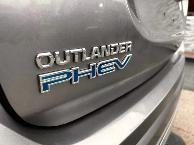 Used 2022  Mitsubishi  image 9